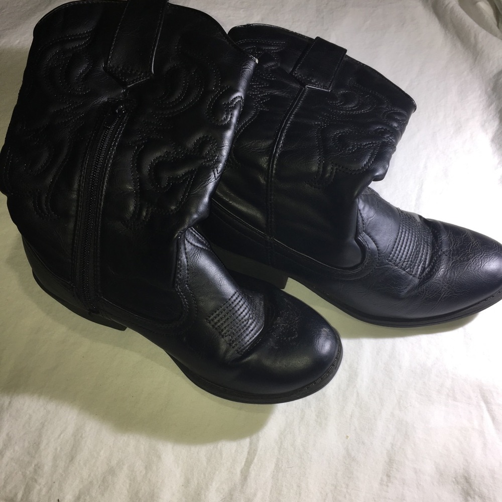 Cowgirl boots size 4 1/2 girls